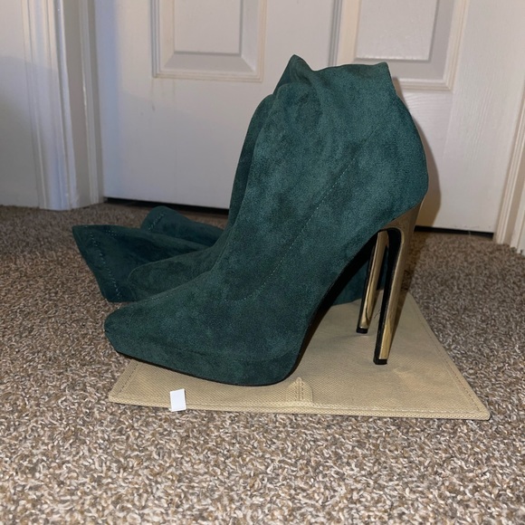 Size 9 - Picture 2 of 5